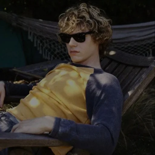 evan_peters_forever 4